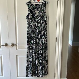 Beautiful long dress, great colors